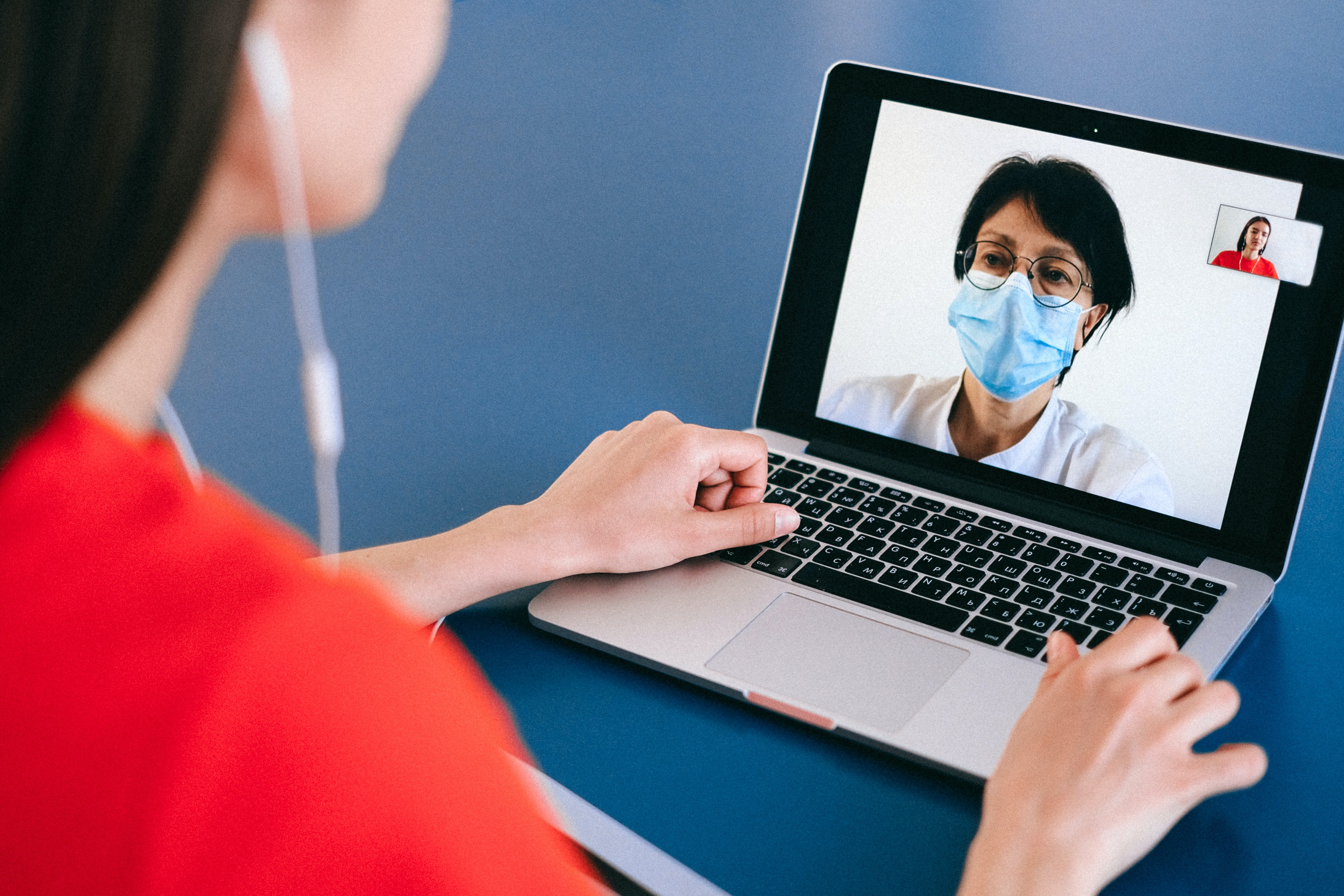 a patient connects with a nurse via a laptop computer 